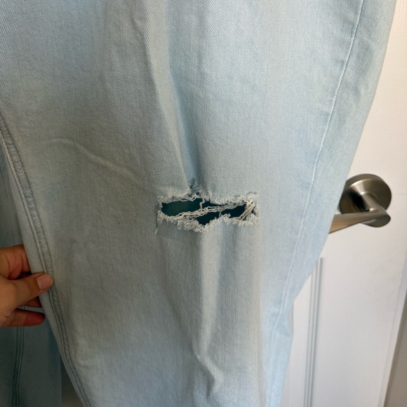 Old Navy Sky- Hi Straight High Rise Distressed secret smooth jeans- size 28 NWOT - Picture 6 of 9